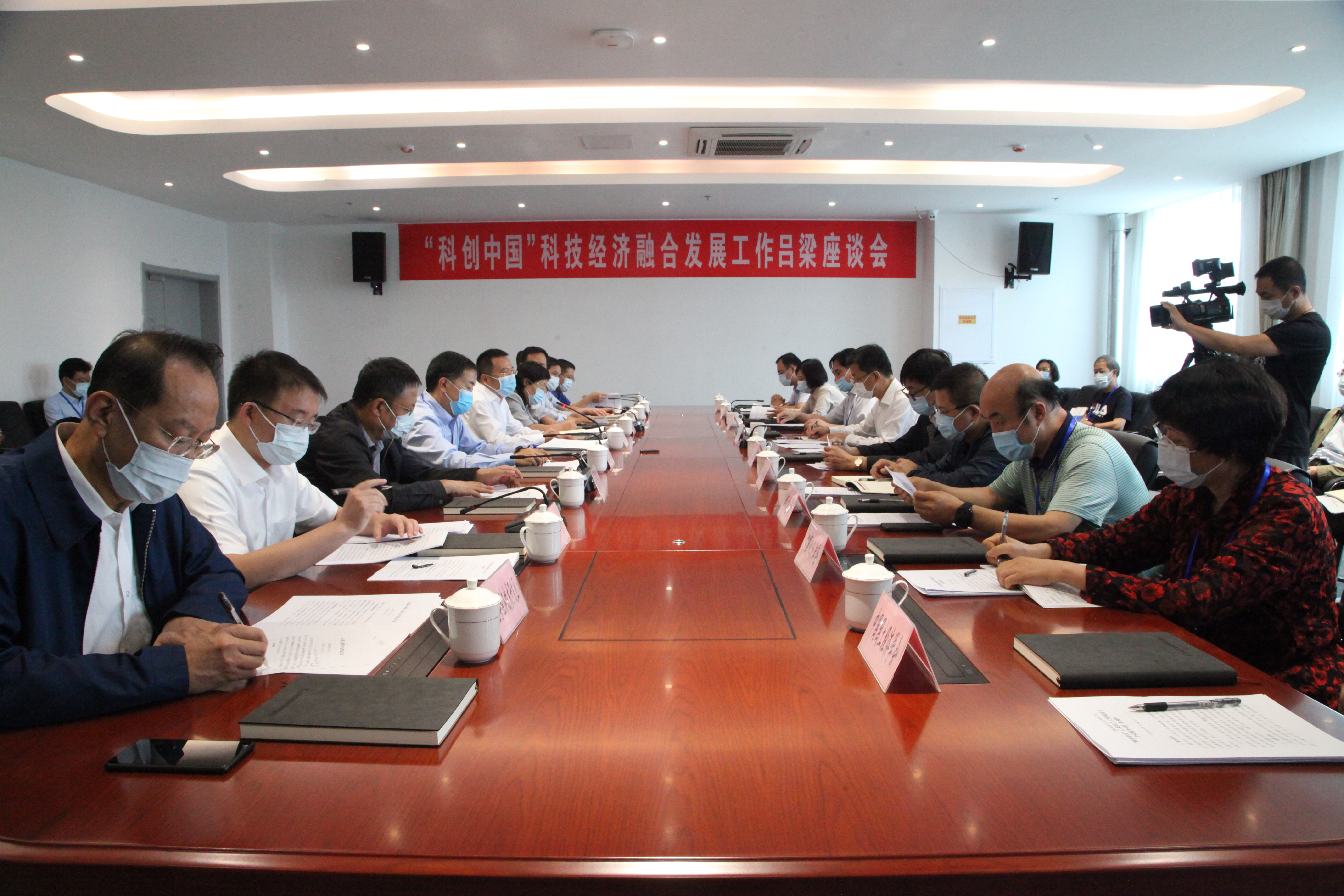 6服务科技经济融合.JPG
